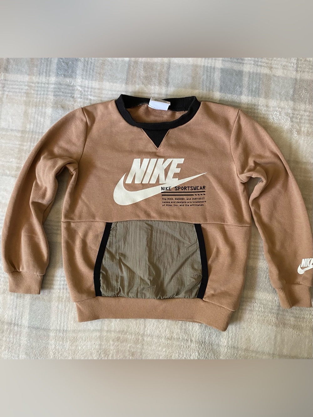 Nike Kids' Graphic Logo
Pullover Sweater (Toddler) 3T